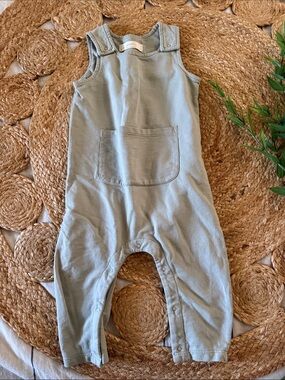 Pehr Unisex 100% Organic Cotton Sage Green Baby Romper with Front Pocket. 12-18m